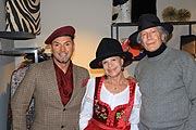Marcus Heinzelmann, Barbara Engel, Bernd Herzsprung bei der Märchenbuchlesung im exklusiven Multibrand Store Heinzelmann Munich (©Foto.  Martin Schmitz)